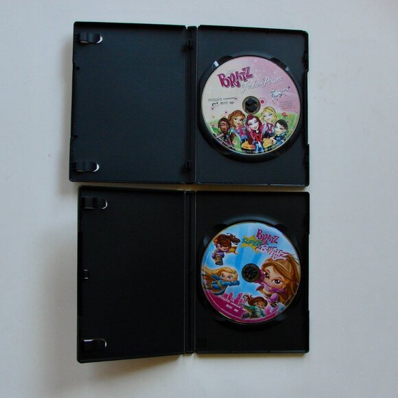 2 Bratz DVDs Movies Fashion Pixiez and Super Babyz Bratz Dolls - Picture 3 of 4